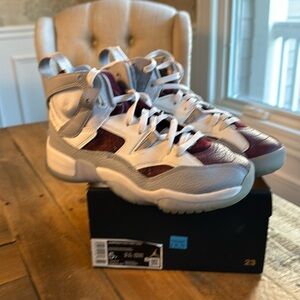 Jordan Jumpman Two Trey 2022 DQ8431-103 GS White / Cherrywood Red/Grey Size 5Y